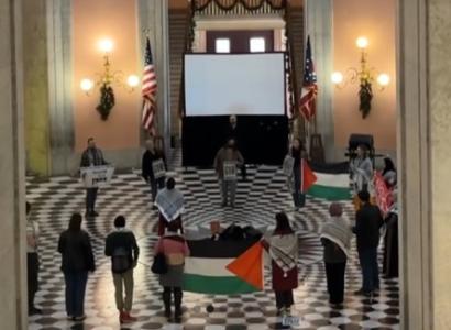 Students sitting in at the Statehouse rotunda