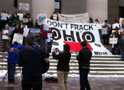People protesting fracking at the Ohio Statehouse