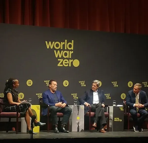 Kerry, Schwartzenegger and Kasich on stage